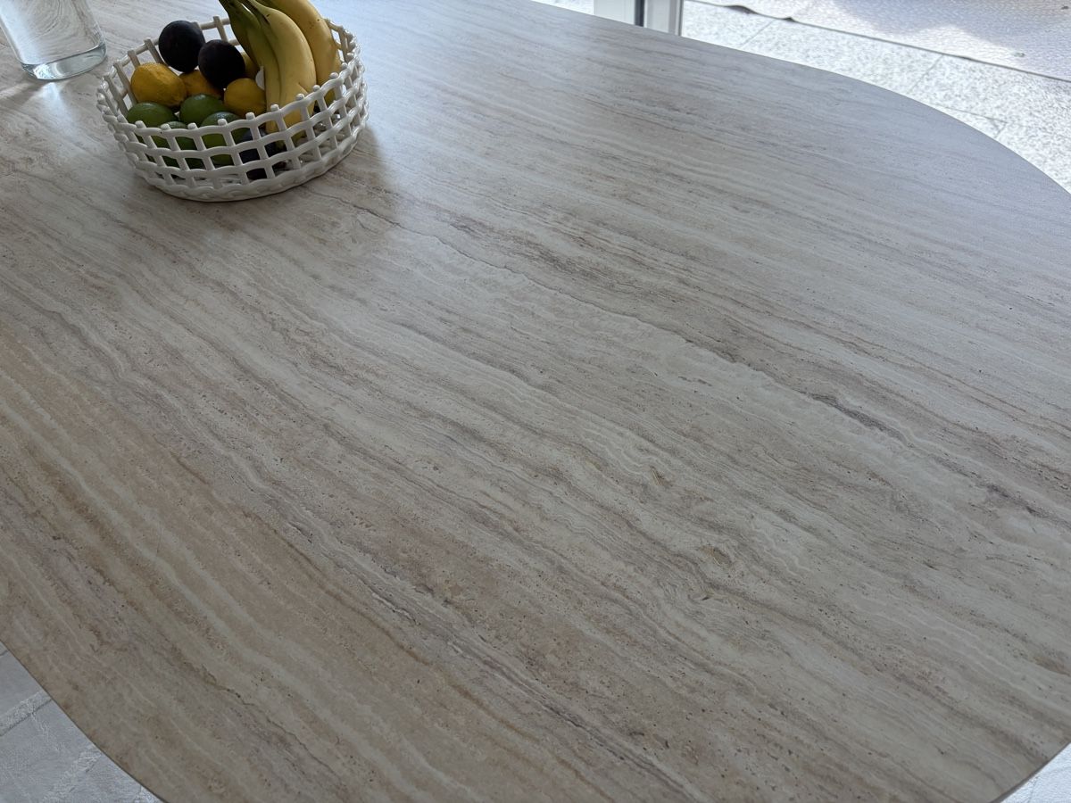 Tische: Esstisch oval Marmoroptik, 200x100cm – Gebraucht aus Biel/Bienne von Monroe222 1