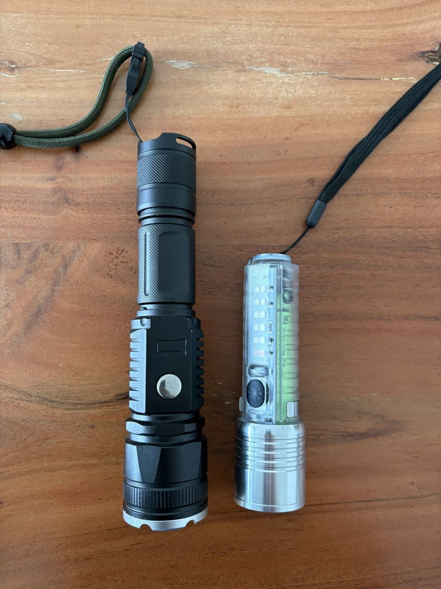 Lampade: 2 LED Taschenlampen – Nuovo (secondo la descrizione) da Meilen venduto da Harley.
