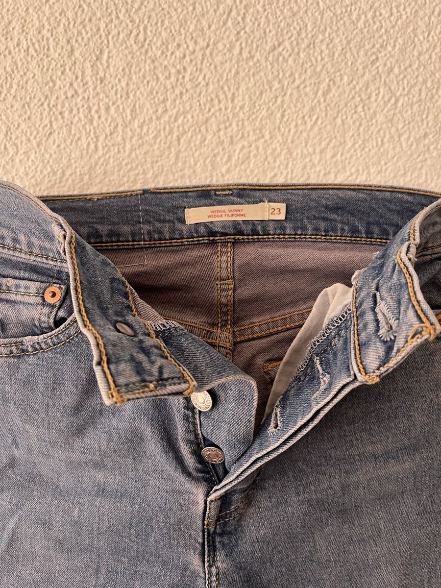 Levi's Jeans: Skinny Levi‘s Jeans  – Usato da Andwil SG venduto da sas_m9tn 7