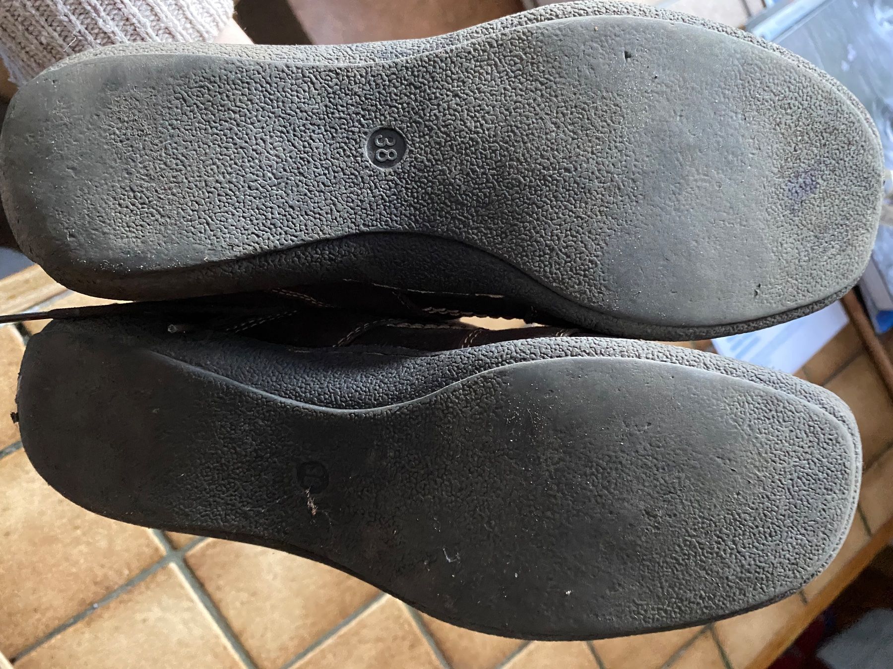 Scarpe da donna: Damen Laufschuhe, Grösse 38 – Usato da Klosters venduto da Rigi98 2