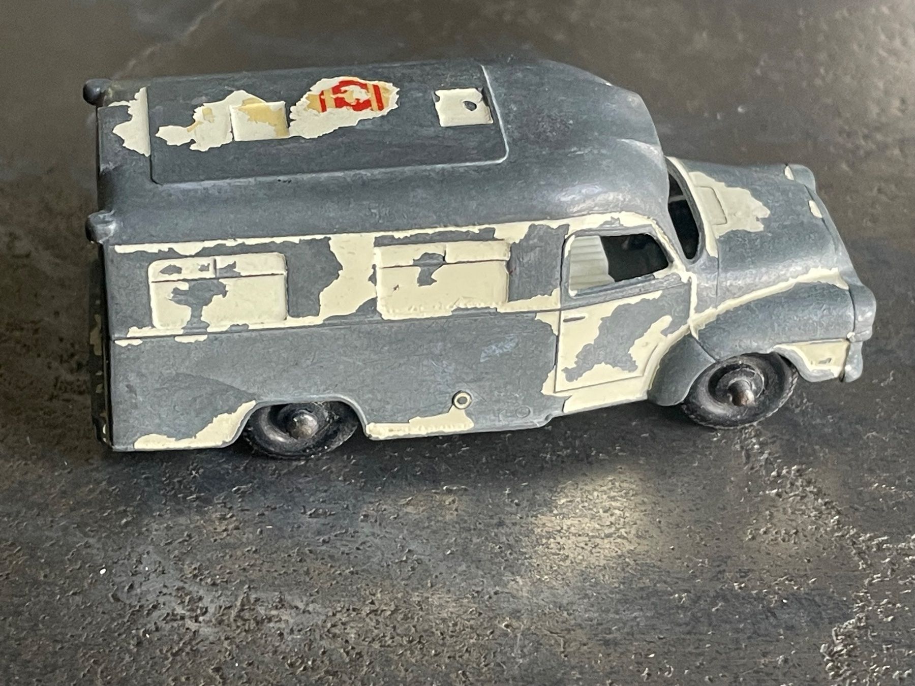 Lesney Modellini d'auto: Lesney Lomas Ambulance N° 14 – Usato da Volketswil venduto da rubin74
