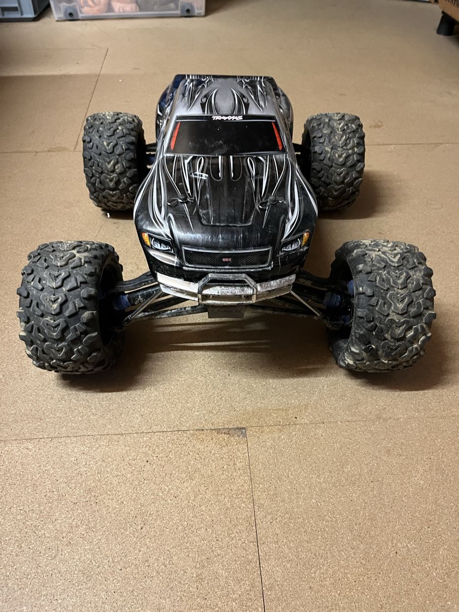 Traxxas Modellismo RC: Traxxas revo 3.3 – Usato da Plasselb venduto da Sportmint0 2