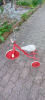 Antikes Dreirad rot