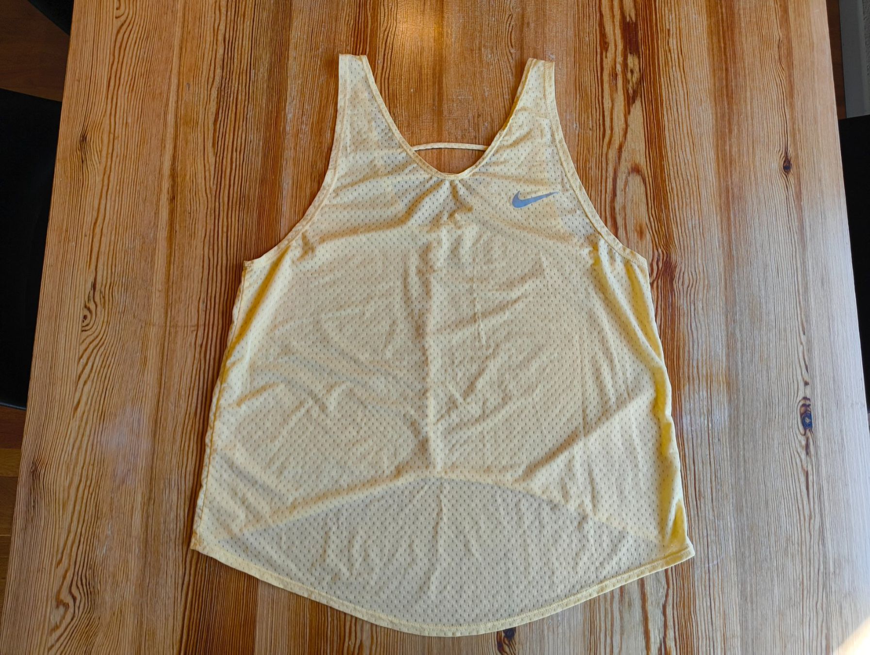 Nike Tops: Nike Sport Tanktop Damen – Gebraucht aus Zürich von san_7jn8