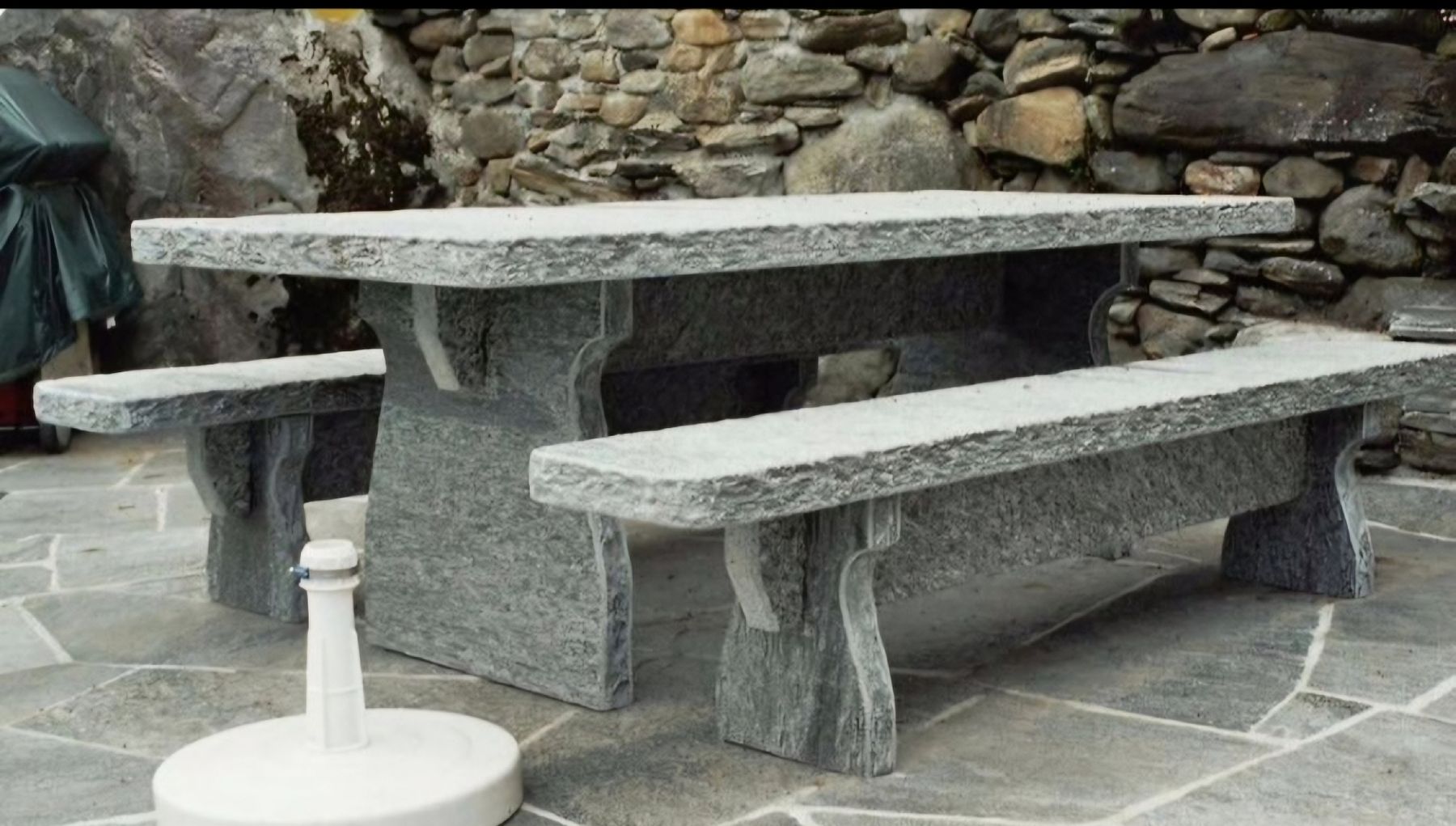 Set di tavolo e panche: Tavolo e panche in granito per esterno - Giardino – Nuovo e nell'imballaggio originale da Riveo venduto da LafranchiJoy