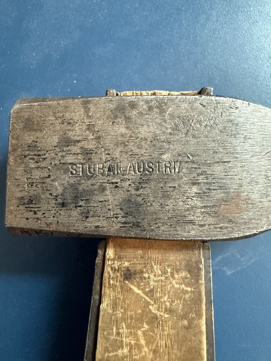 Tutti gli attrezzi: Antiker Hammer von Stubai Austria, Bergsteigerhammer – Usato da Affoltern am Albis venduto da jonas1009 3
