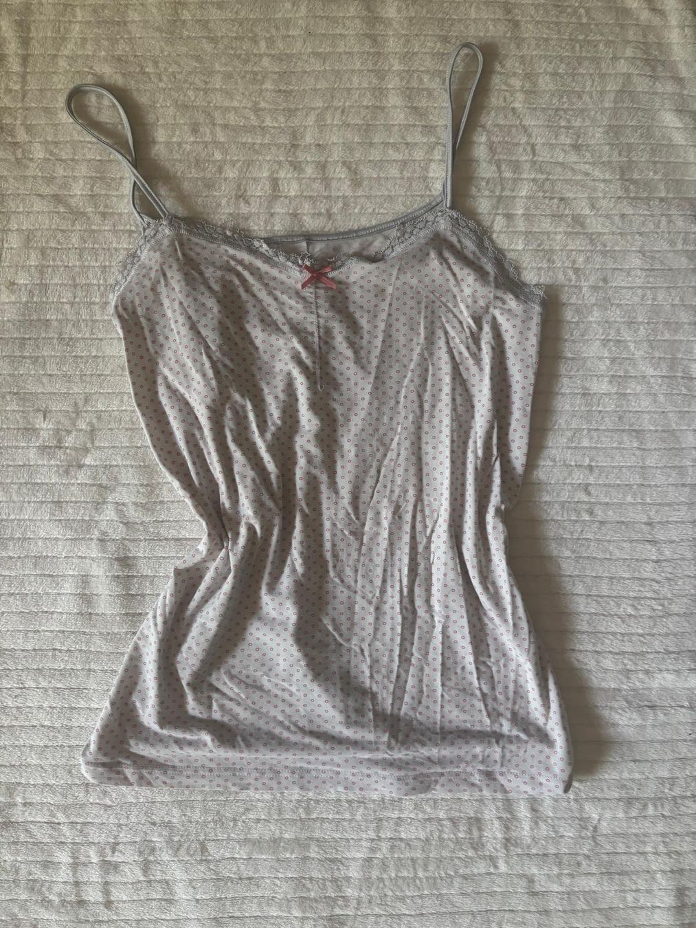 Globus Tops: Weiss-pink gepunktetes Spaghettiträgertop – Gebraucht aus Bern von mul_7mnd