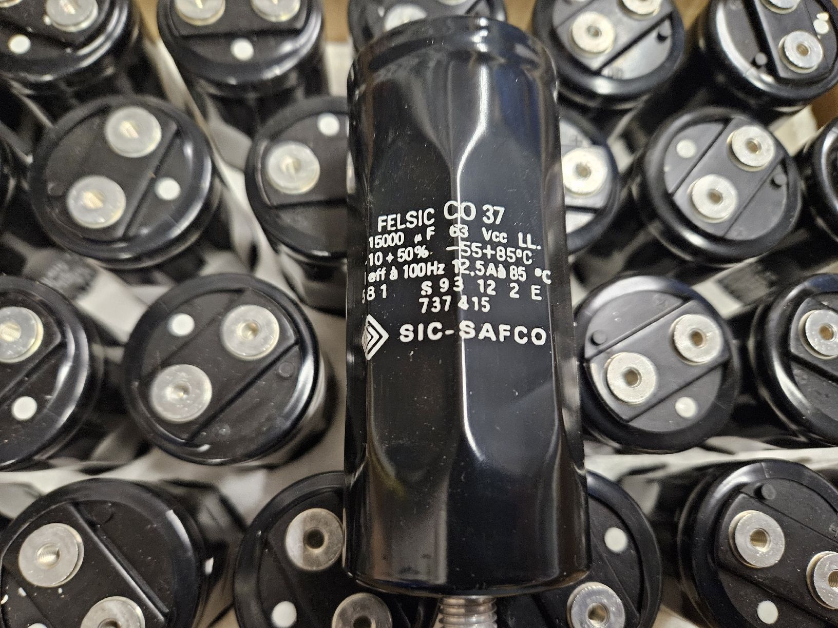 Componenti elettronici: Elko 63 Vdc 15000uf – Nuovo (secondo la descrizione) da Diepoldsau venduto da Knochen