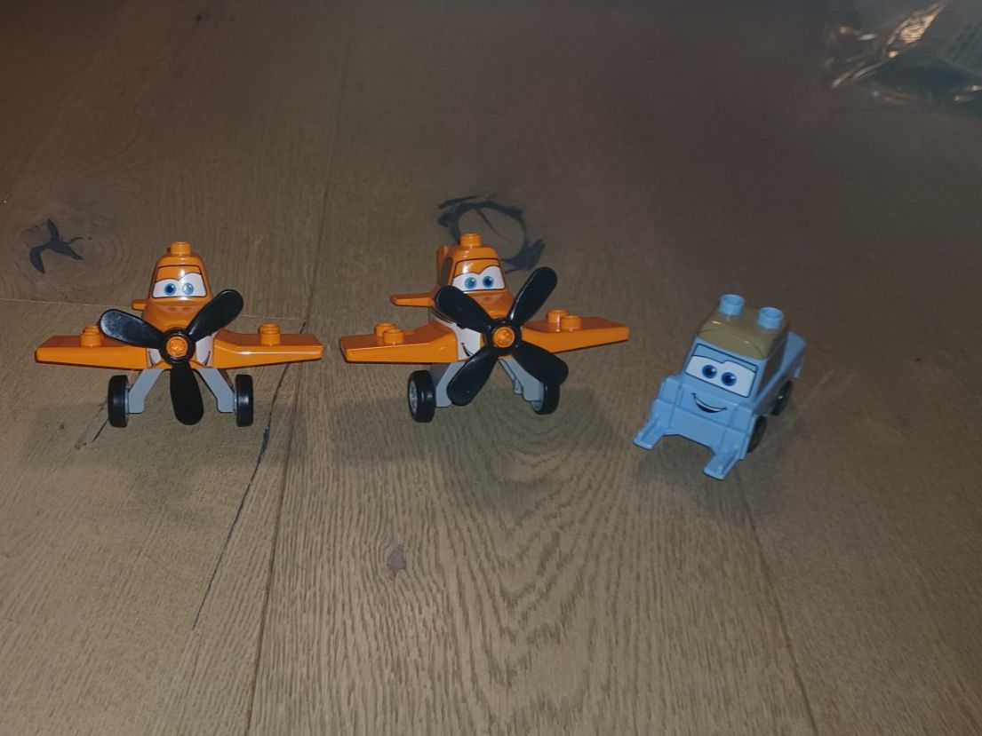 Giocattoli: 2 Lego Duplo Flugzeuge + Auto – Usato da Wahlendorf venduto da Irba