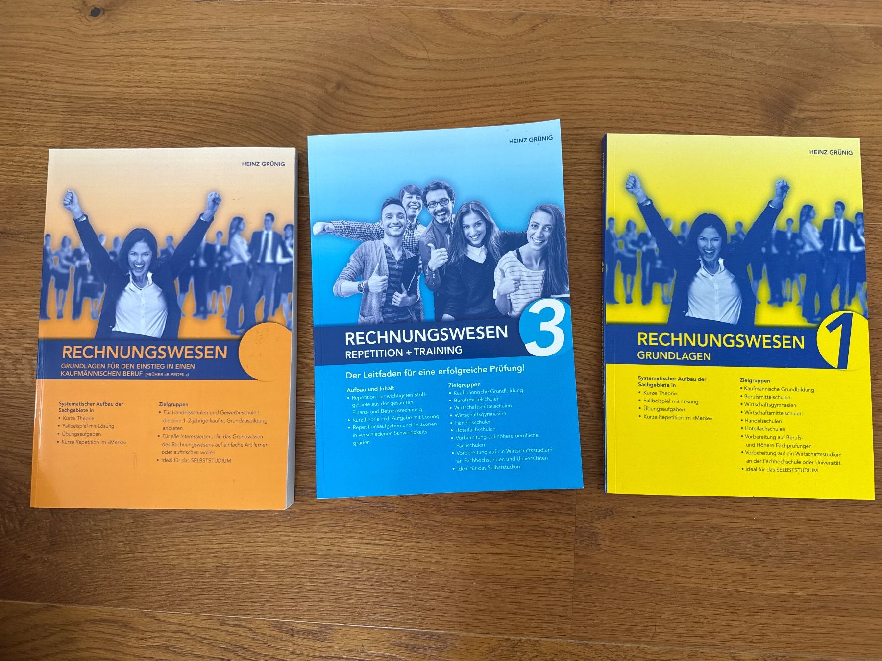 Bücher: Rechnungswesen KV/WR-Gymi – Neu und originalverpackt aus Bonstetten von sme_xv8v 1