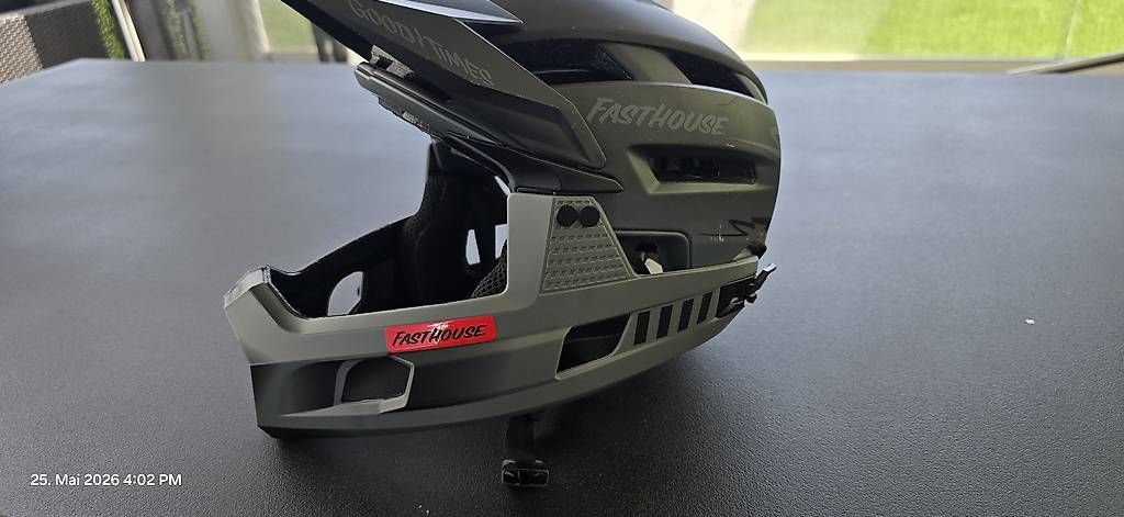 Helme: Bell Kinder /Jugend Helm mit Kinnschutz DH – Gebraucht aus Frasnacht von Sapollo 2