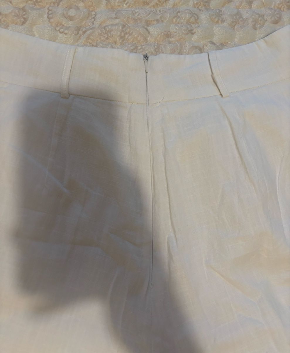 Pantaloni: Weisse Sommer Shorts, Grösse M/L, – Usato da Arbon venduto da Viktoriaa 3