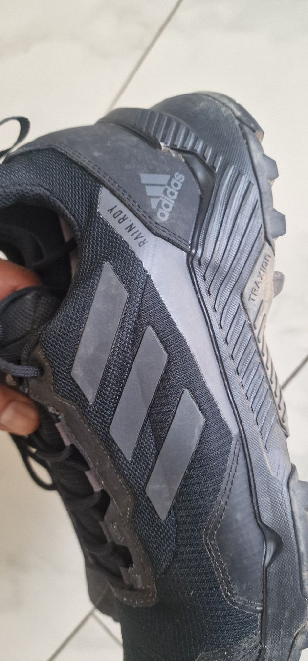 Scarpe da uomo: Schwarze Adidas  TraxLaufschuhe -  Gr 46 – Usato da Belp venduto da Schaerer08 2