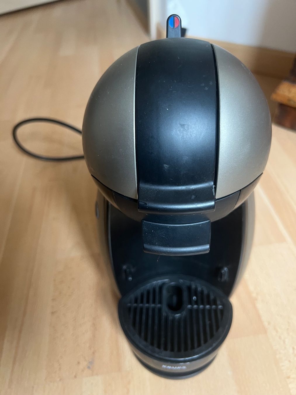 Krups Macchine per caffè & Macchine per espresso: Machine à café Dolce Gusto grise occasion – Usato da Sierre venduto da side8625 4