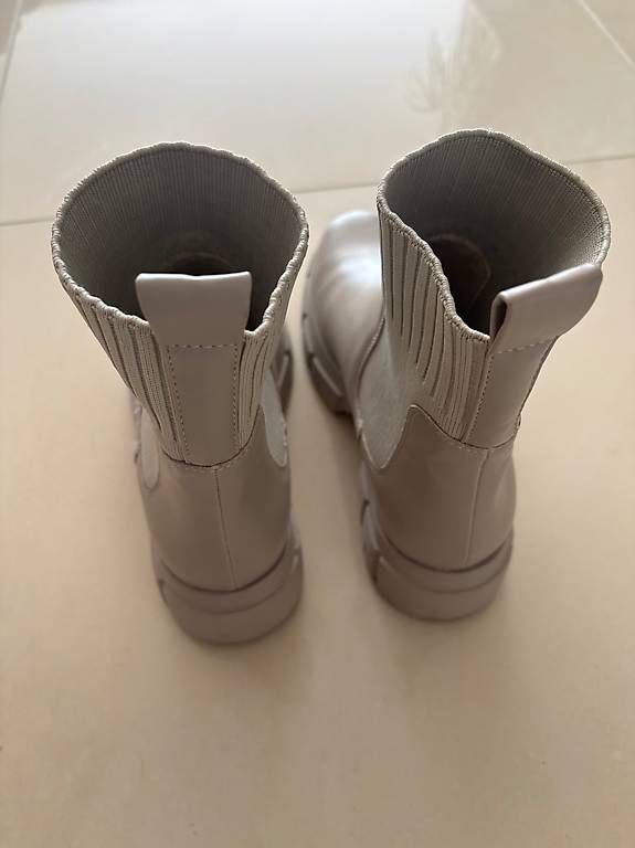 Scarpe da donna: Bottines Beige neuves taille 38 – Nuovo (secondo la descrizione) da Chêne-Bougeries venduto da Luke17 1