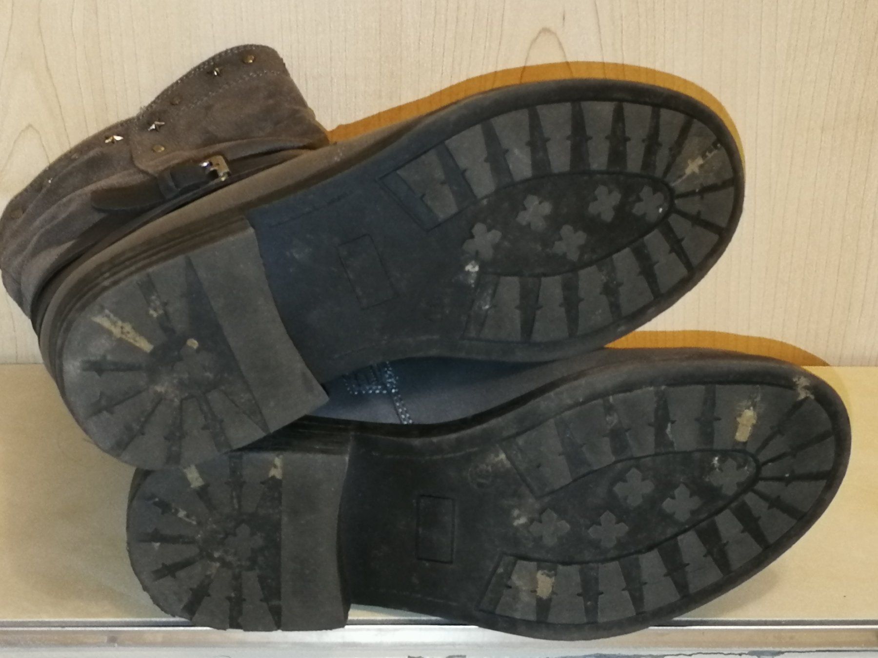 Scarpe da uomo: Kinder Winterstiefel, Grösse 37 – Usato da Birrhard venduto da Pry 4