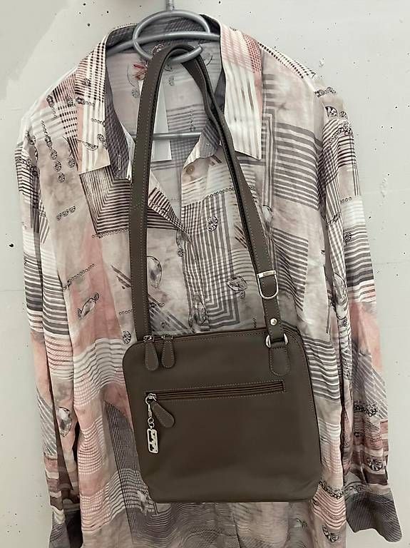 Taschen für Damen: Tolle Handtasche aus Leder – Neu (gemäss Beschreibung) aus Aadorf von Ivory83