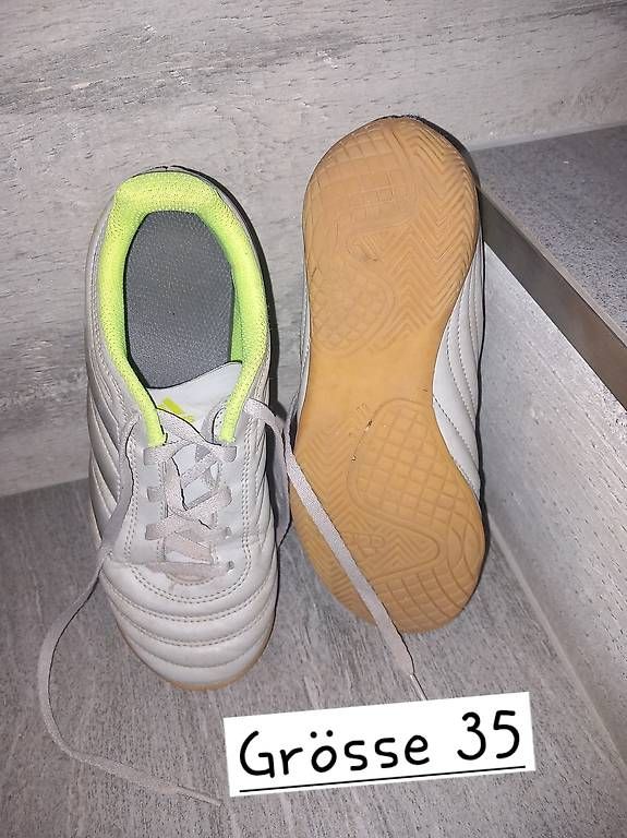 Chaussures garçon: Hallenschuhe Grösse 35 – D'occasion à Disentis/Mustér par malbina83