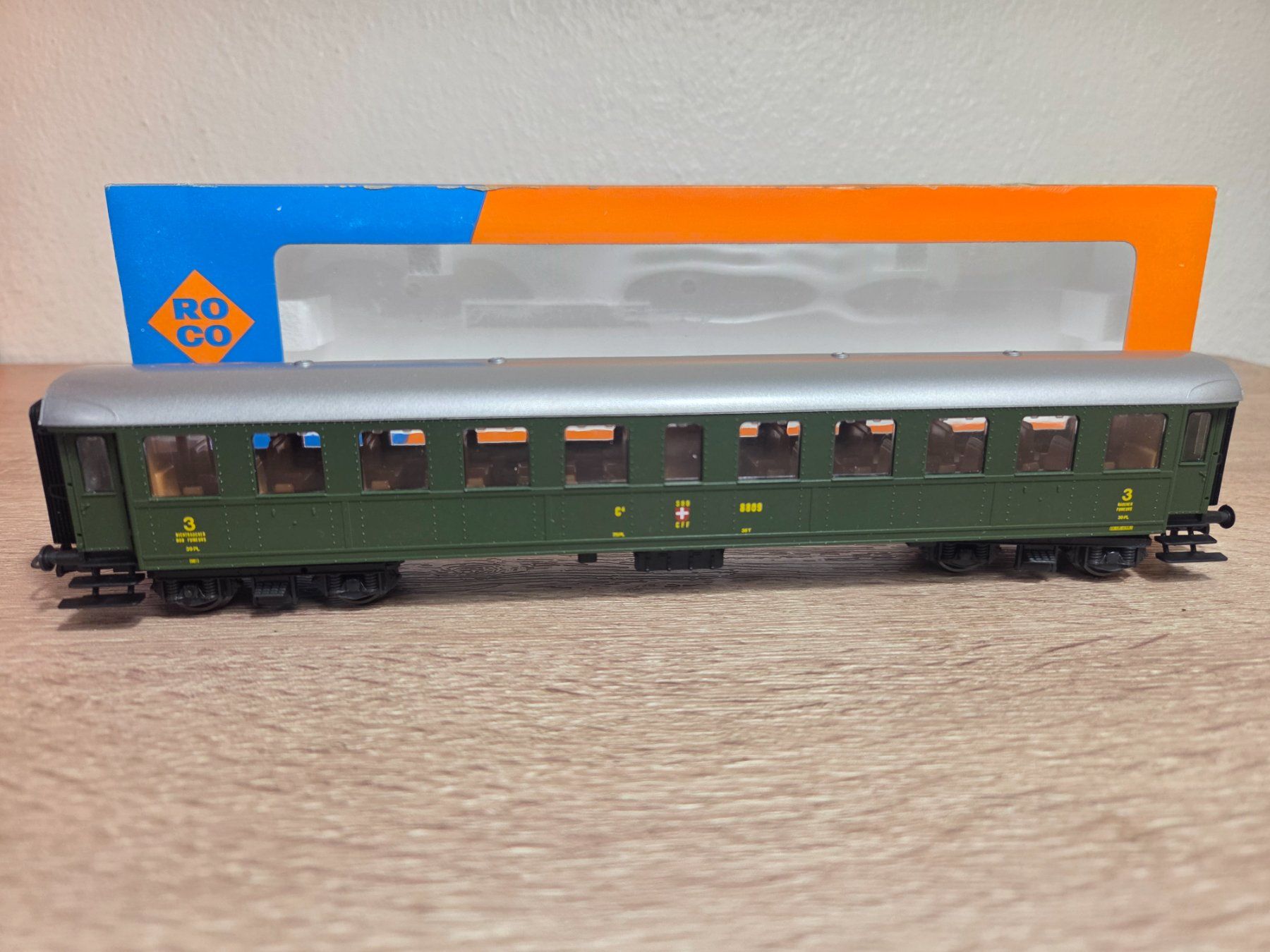 Roco Modellini di ferrovie: Roco 44200B Personenwagen 3.Kl SBB H0 – Nuovo e nell'imballaggio originale da St-Aubin-Sauges venduto da Lo_Go 1