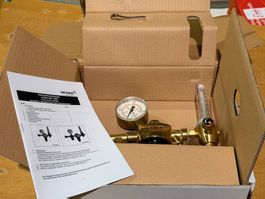 2 Messer Flaschendruckminderer (Lot 483) 8108 Dällikon