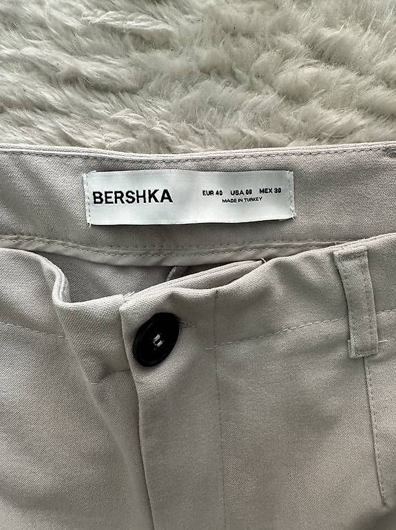 Pantaloni: Bershka Stoffhose – Usato da Waltenschwil venduto da shelly_m 1