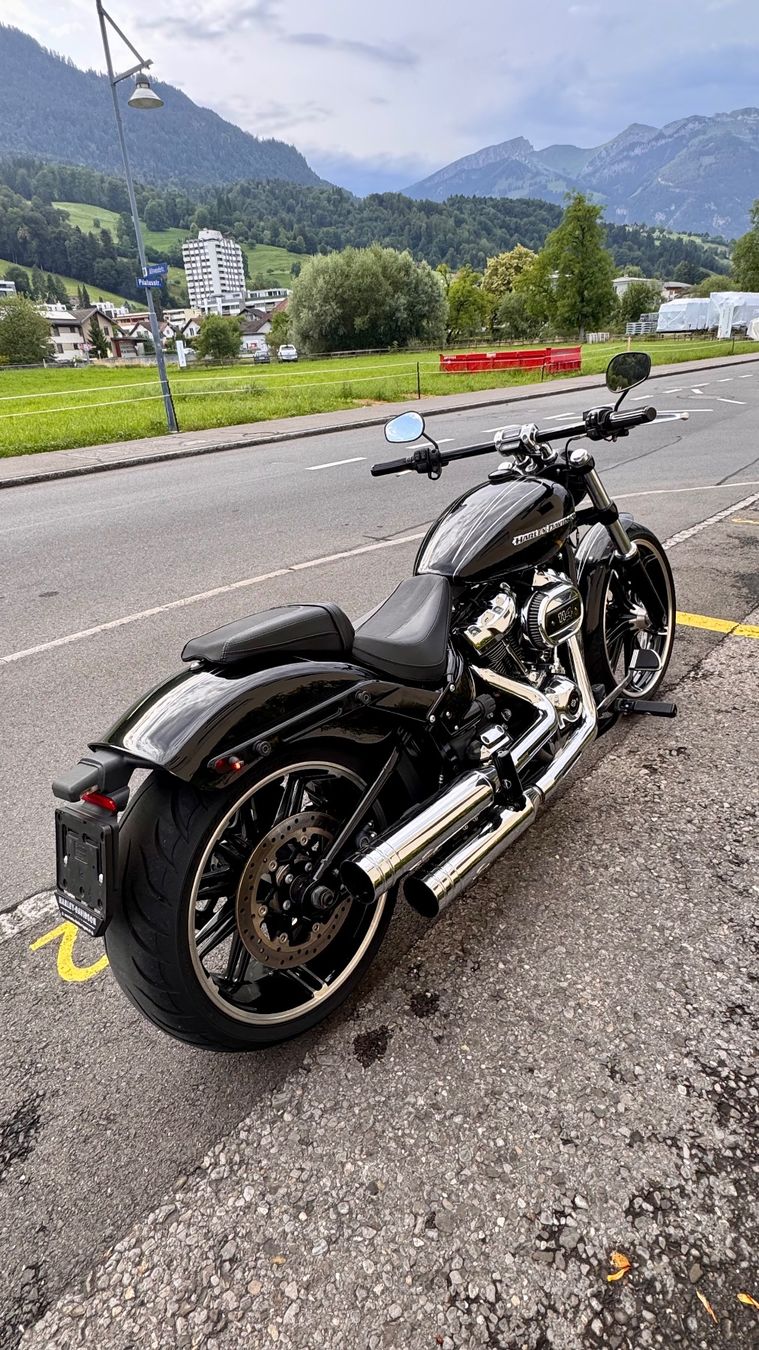 Harley-Davidson Cruisers: Harley Davidson Breakout FXBRS 114 – D'occasion à Sarnen par b.88