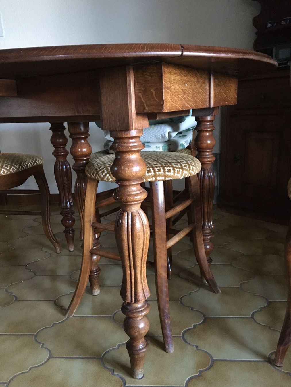 Tavoli: Table ronde en bois – Usato da Vufflens-le-Château venduto da vcourvoisier 1
