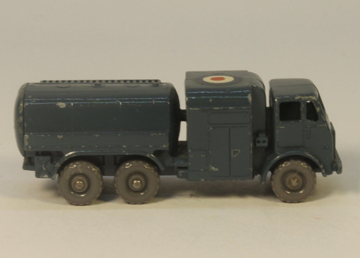 Matchbox Modellini d'auto: Matchbox Lesney 73A RAF 10 Ton Pressure Refueller – Usato da Zofingen venduto da Trukli58 1