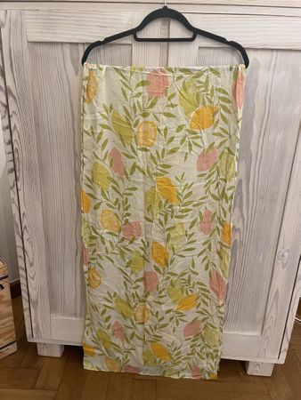 Sommerliches Tuch 100% Viscose, Zitronenmuster, sonnengelb