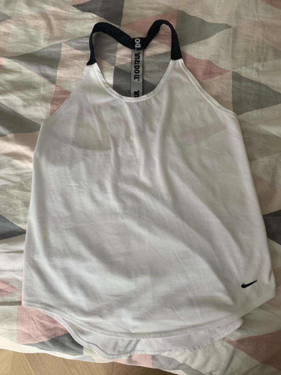 Nike Tops: NIKE top S/M – Gebraucht aus Zürich von Angela_Fashion_Lover 1