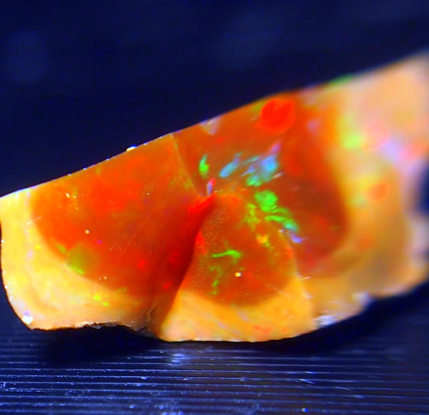 Pietre preziose: 39 ct. Top-funkelnder WELO-Feueropal roh – Nuovo e nell'imballaggio originale da Reinach BL venduto da Marblue 4