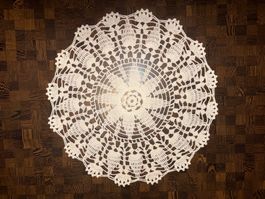 Gehäkelte Tischdecke weiss Handarbeit neu