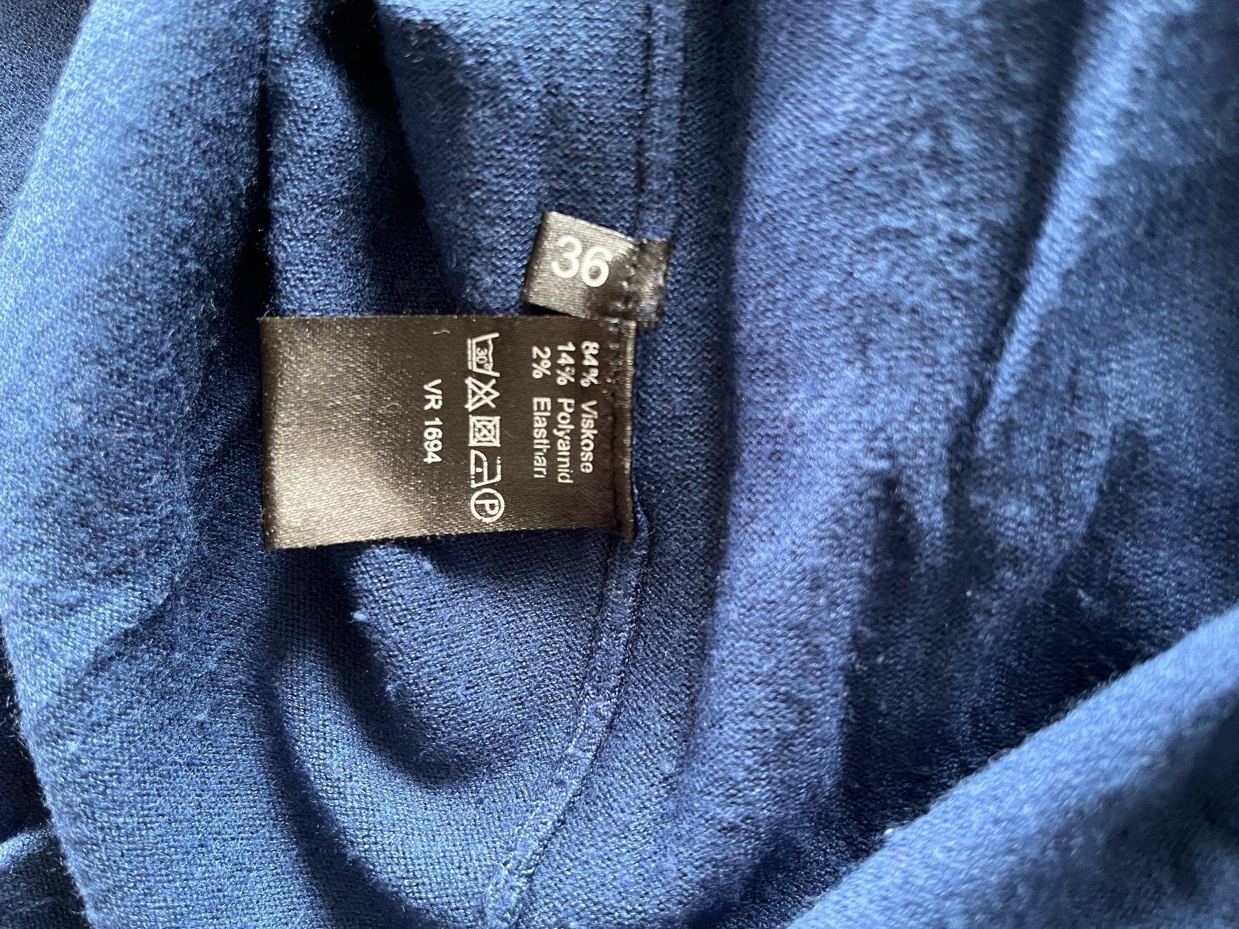 Maglioni & Felpe: Strick: Langarmpulli aus 84% Viskose, blau, Gr. 36 – Usato da Meggen venduto da tulipe21 3