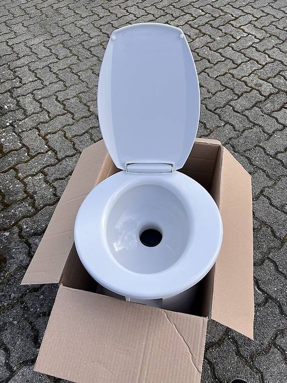 WC: Dometic Camping-Einbau-Toilette – Gebraucht aus Kirchberg BE von Coffee70