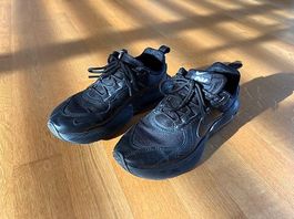 Nike Sneakers schwarz Gr. 38.5 gut erhalten