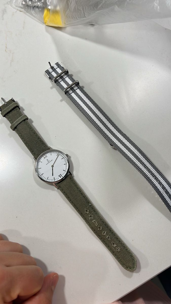 Kapten & Son Orologi: Kapter&son Uhr mit Ersatzband – Usato da Hinwil venduto da dire07