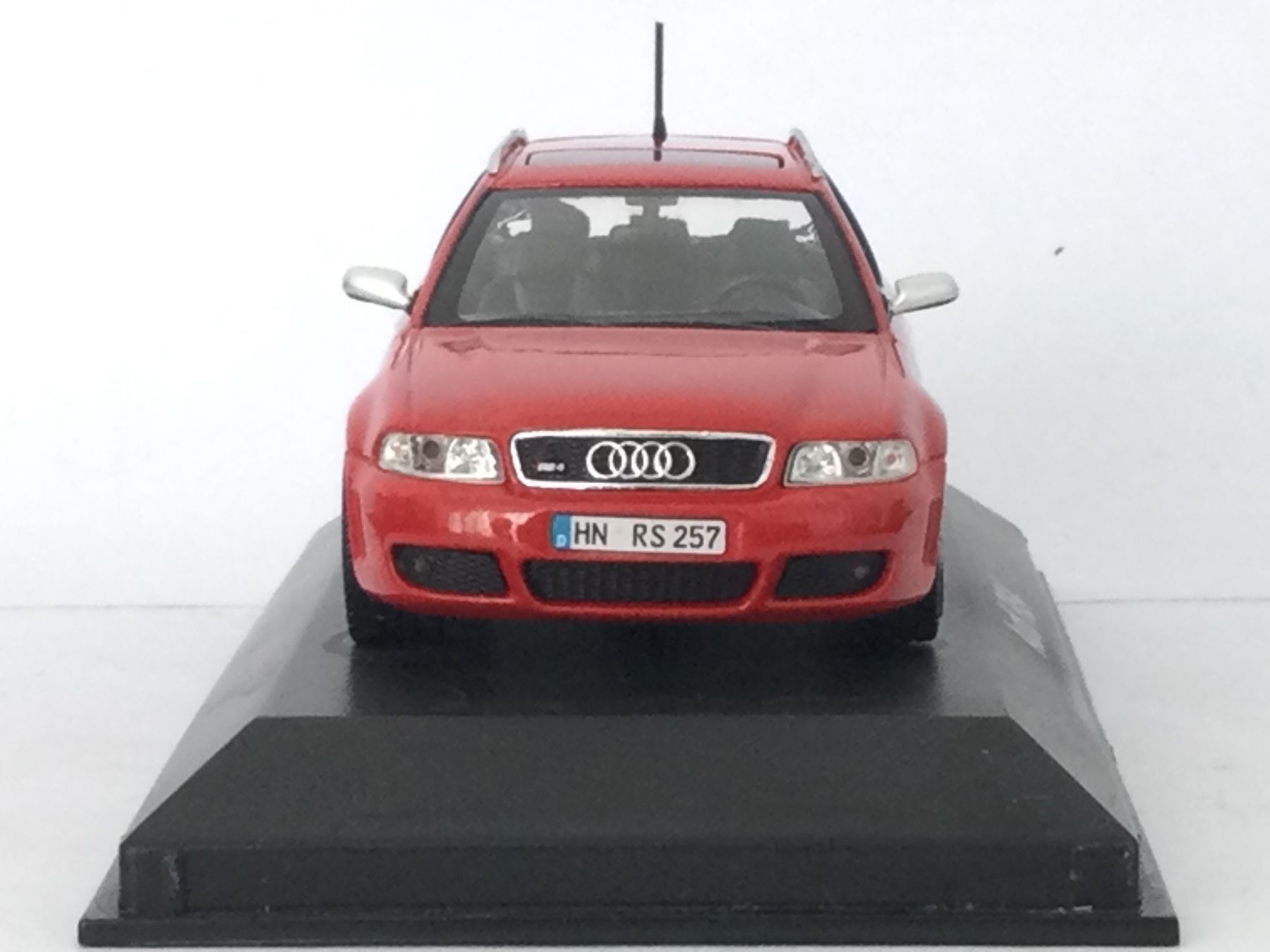 Audi Modellautos: Minichamps 1:43 Audi RS4 Rot 2000 – Gebraucht aus Herisau von cacamarena09 3