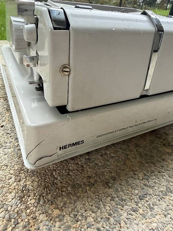 Macchine da scrivere: Machine à écrire HERMÈS 3000  – Usato da Renens VD venduto da LSD.007 1