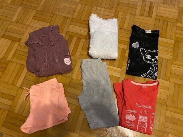 Lotti & Set di vestiti: Kleiderpaket 6-teilig Mädchen Gr.126/128 – Usato da Emmen venduto da Aribini