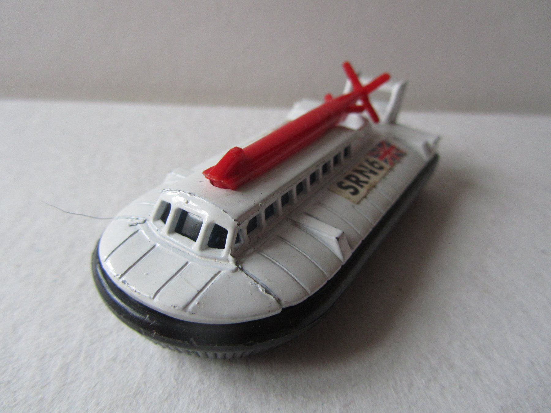 Matchbox Modellini d'auto: SRN6 Hovercraft, Matchbox Superfast, Nr. 72B – Usato da Weiningen ZH venduto da dietsch57 1