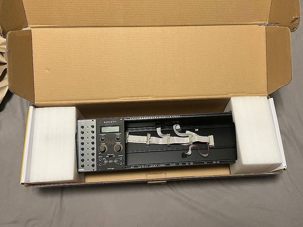 Strumenti musicali: Behringer Eurorack 104hp Case mit Modulen – Usato da Zürich venduto da tud_zq7m 1