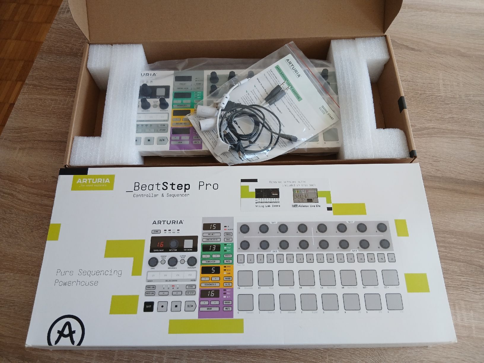 Arturia Strumenti musicali: Arturia BeatStep Pro Controller Sequencer – Nuovo (secondo la descrizione) da Othmarsingen venduto da Studio15 1