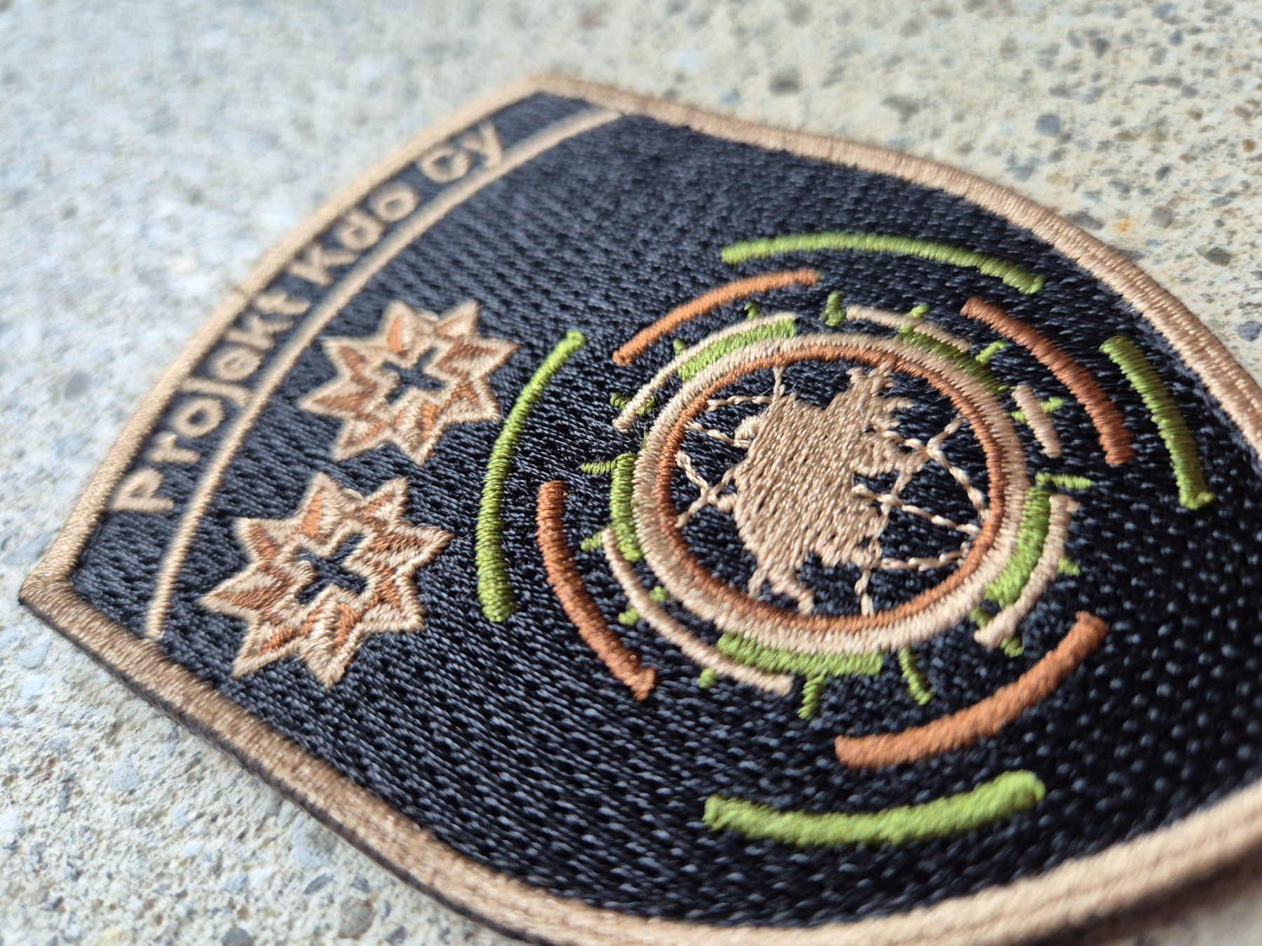 Schweizer Armee Placchette & Badge: *** Badge Projekt Kdo Cy mit klett *** – Nuovo e nell'imballaggio originale da Riedholz venduto da fr_sIruP 1