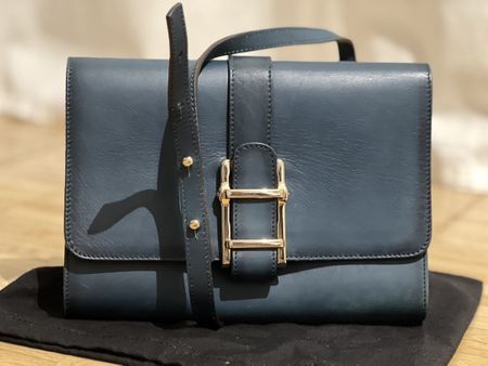 Massimo Dutti Umhängetasche, Dunkelblau, Goldakzent, wie NEU
