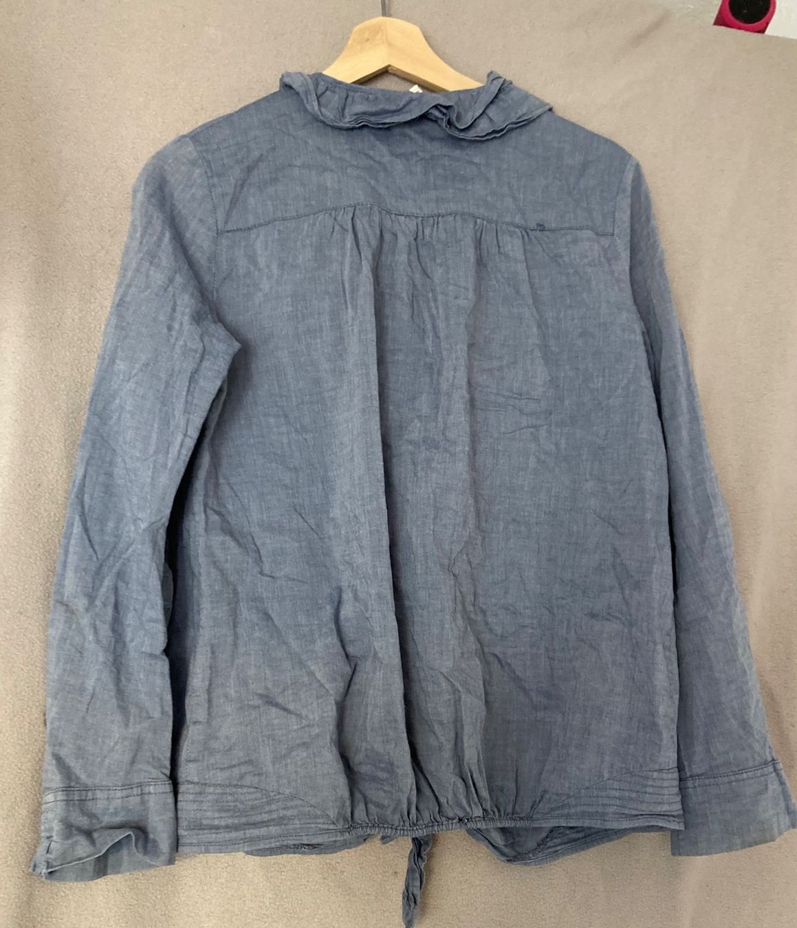 Camicette: Bluse mit Kragendetail Rüschen blau Baumwolle – Usato da Wädenswil venduto da qla76_wh 1