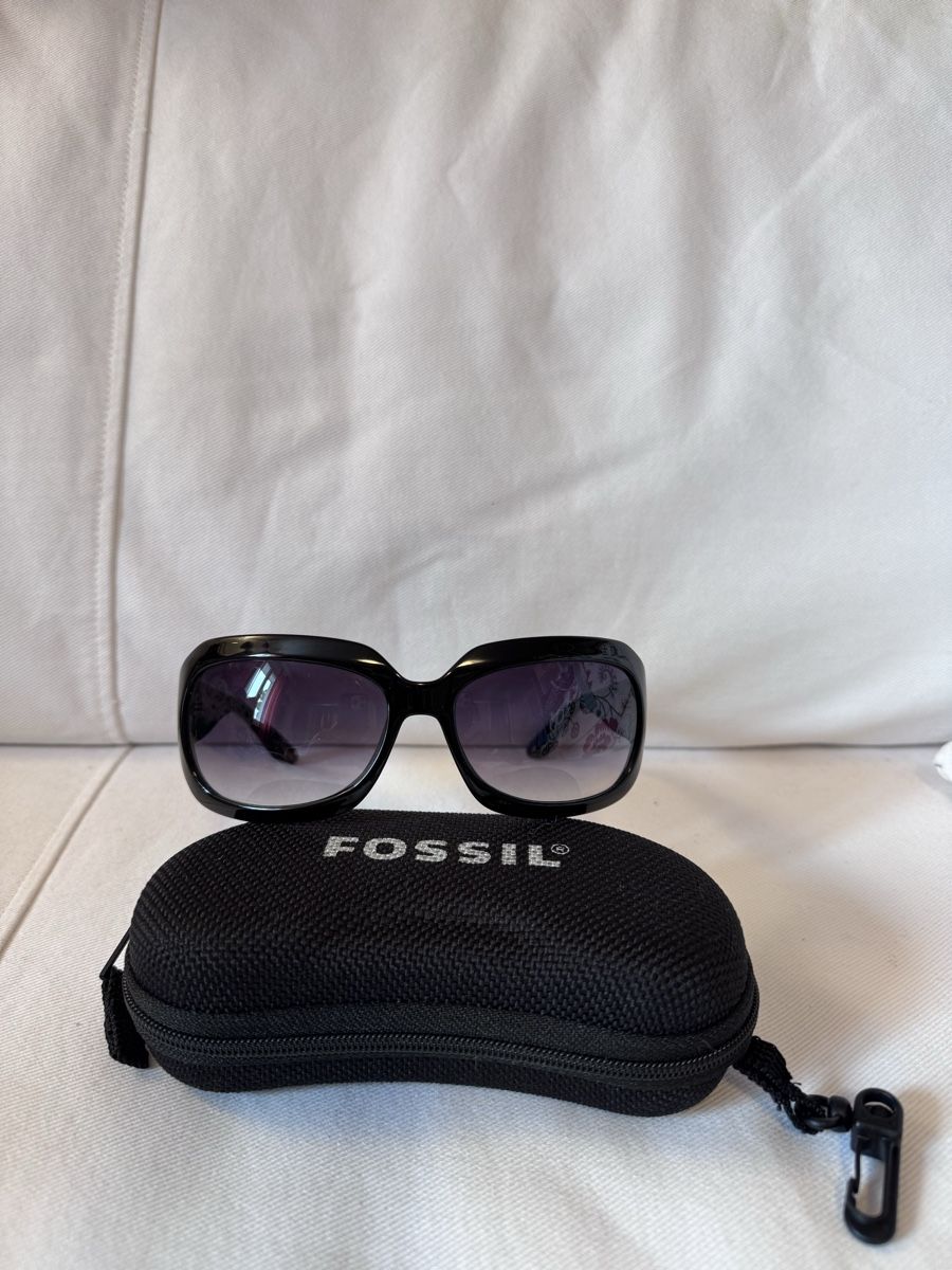 Fossil Occhiali & Lenti: Sonnenbrille Fossil schwarz – Usato da Mühlau venduto da Anna0137
