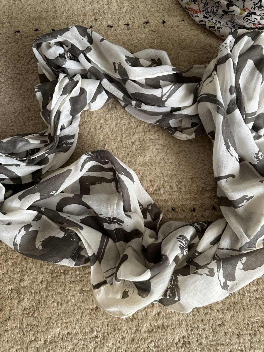 Foulard & Sciarpe: 3 schöne Schals, verschiedene Muster – Usato da Zürich venduto da Schoekin 1