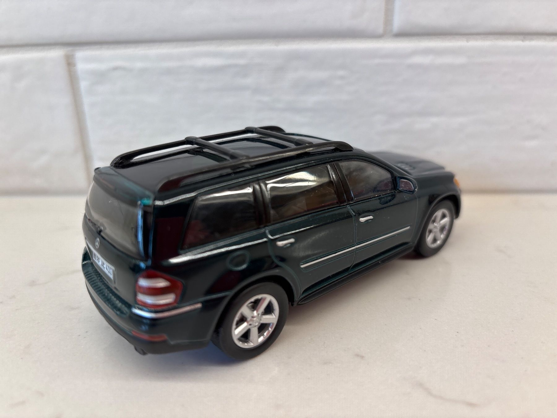 Schuco Modellini d'auto: Schuco Mercedes GL 1/43 – Usato da Gollion venduto da Hampton 1