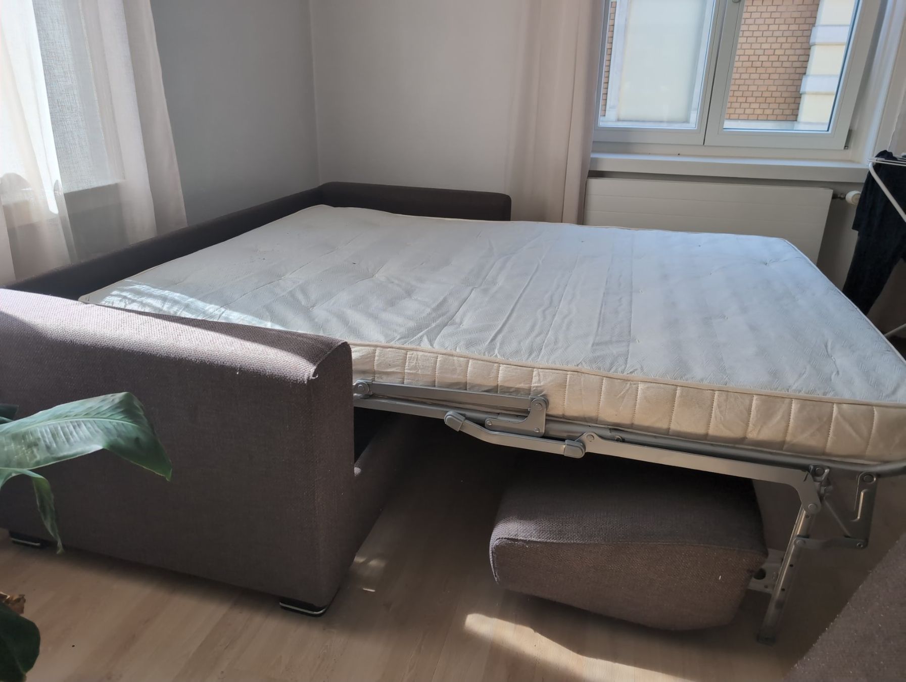 Sofas: Schlafsofa dunkelgrau/ taupe – Gebraucht aus Zürich von est_tdd7 3