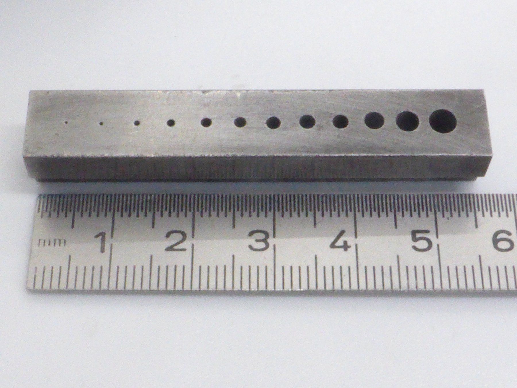 Tutti gli attrezzi: Plaques à trous outils pour horloger – Usato da Porrentruy venduto da Tic-Time 2